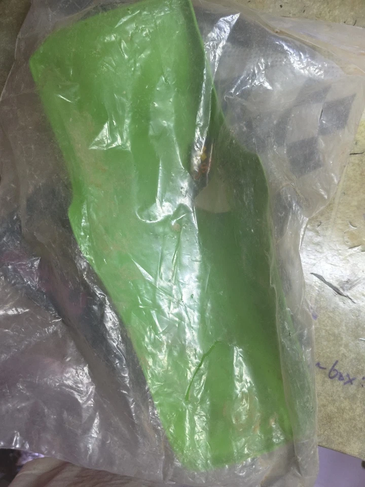 Kawasaki OEM KX60 1983-1998 переднее крыло новое из старых запасов - Изображение 2 из 4