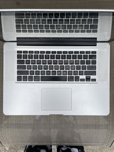 **Broken** Apple MacBook Pro A1286 Mid 2009 15" Detached Bottom - Picture 9 of 10