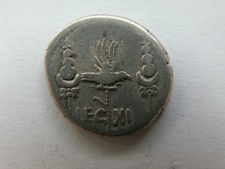 Trés beau et rare République Romaine Denier XI légion Marc Antoine.