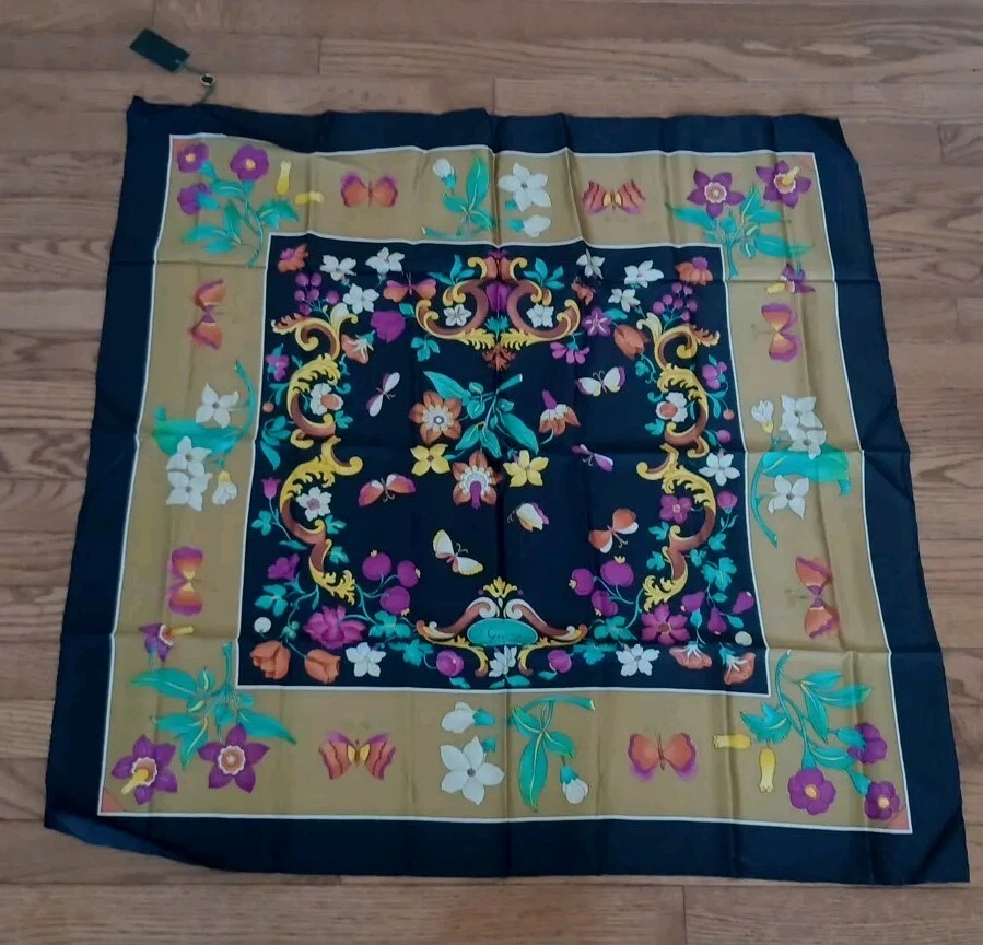 Foulard vintage Gucci fleurs et papillons bordure noire soie 33