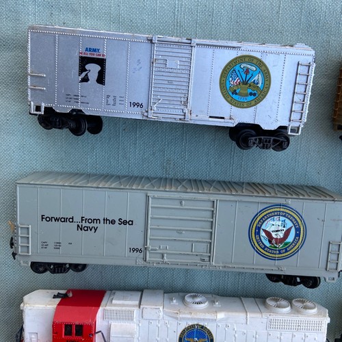 Life-Like Armed Forces HO Model Train Engine Box Car Army Navy Marines Air Force - Bild 2 von 24