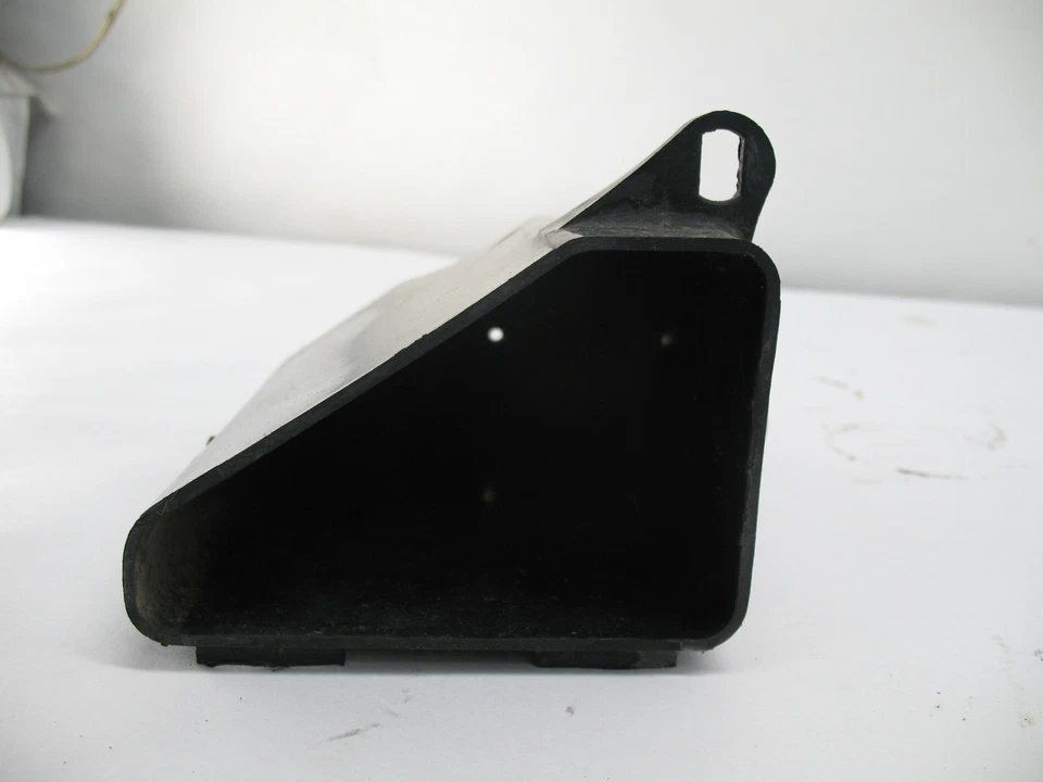 1981 Honda Custom CB900 CB 900 C CAIXA DE FERRAMENTAS 83520-461-000 - Imagem 2 de 4