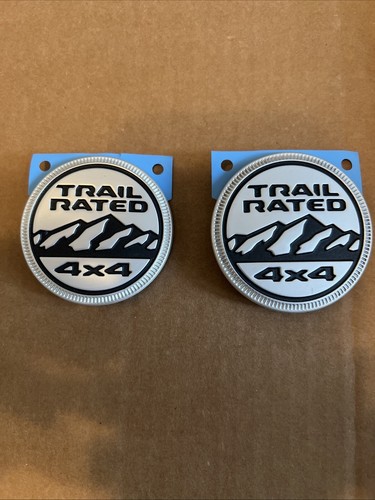 2X Jeep Trail Rated 4x4 Silver/Black Wrangler Gladiator Badge Emblem OEM Mopar - Foto 1 di 3