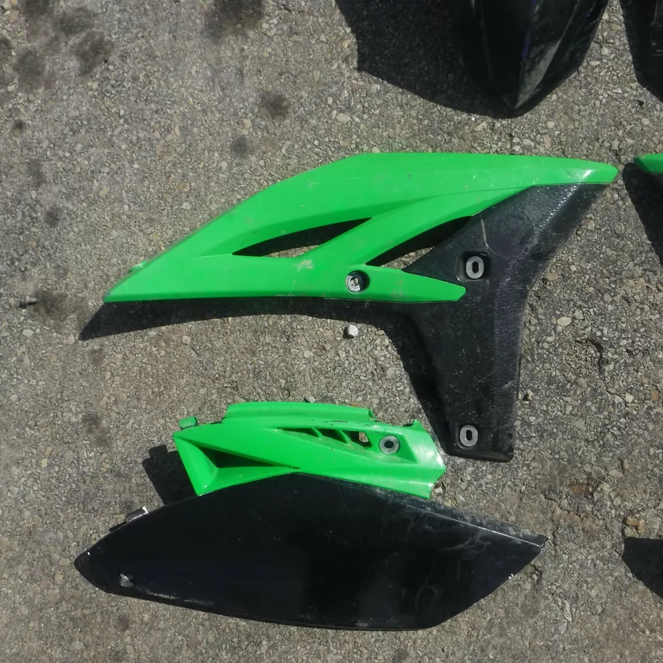 2013 YAMAHA YZ250F FENDER SIDE COVER RADIATOR SHROUDS PLASTIC KIT YZ 250F 10-13 - Image 2 of 4