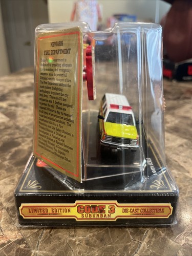 Code 3 Newark NJ Fire Department Suburban Collect Limited Edition NIB 1/64 Scale - Picture 3 of 6