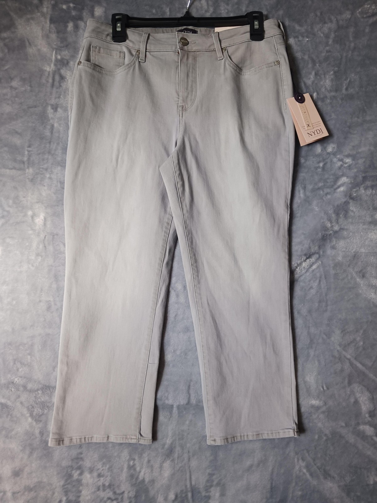 Womens 8 Light Gray Gale Back Petal Hem Lift Tuck Stretch
