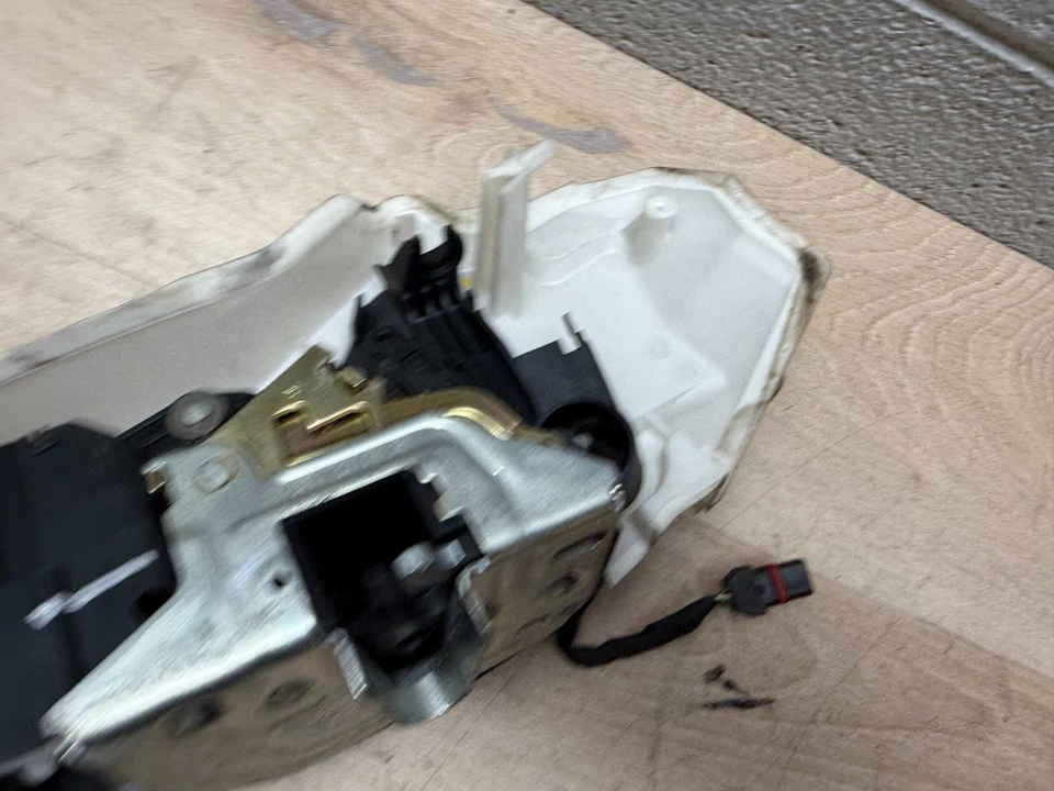 MERCEDES BENZ SL600 SL500 SL55 OEM RIGHT PASSENGER SIDE DOOR LOCK LATCH ACTUATOR - Image 3 of 4