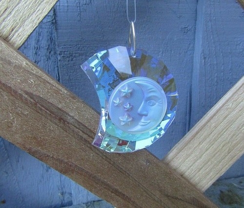 NEW STUNNING 50mm AUSTRIAN CRYSTAL STARS & MOON SUN CATCHER AURA BORA COATING - Picture 2 of 3