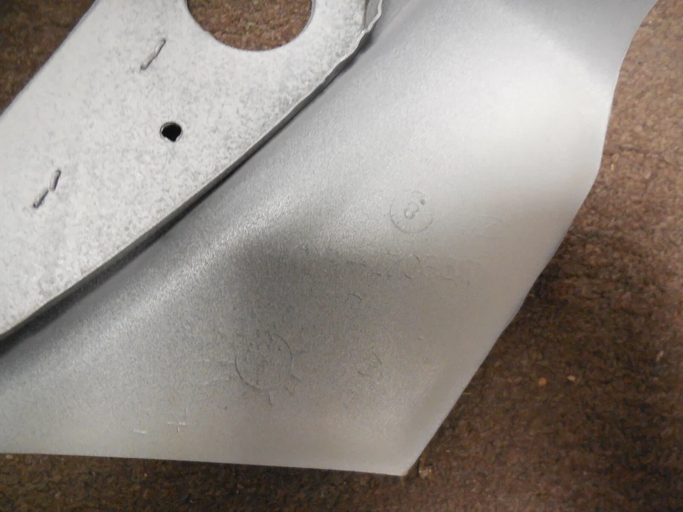 Deflector de piedra trasero derecho Mercury Montego 1974 nuevo de Lote Antiguo D4GY-17C837-A Foto 3 de 4