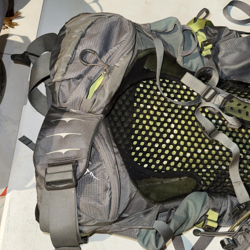 Osprey Atmos AG 65 Hiking Backpack - 65L - Gray - Used -  - Image 3 of 4