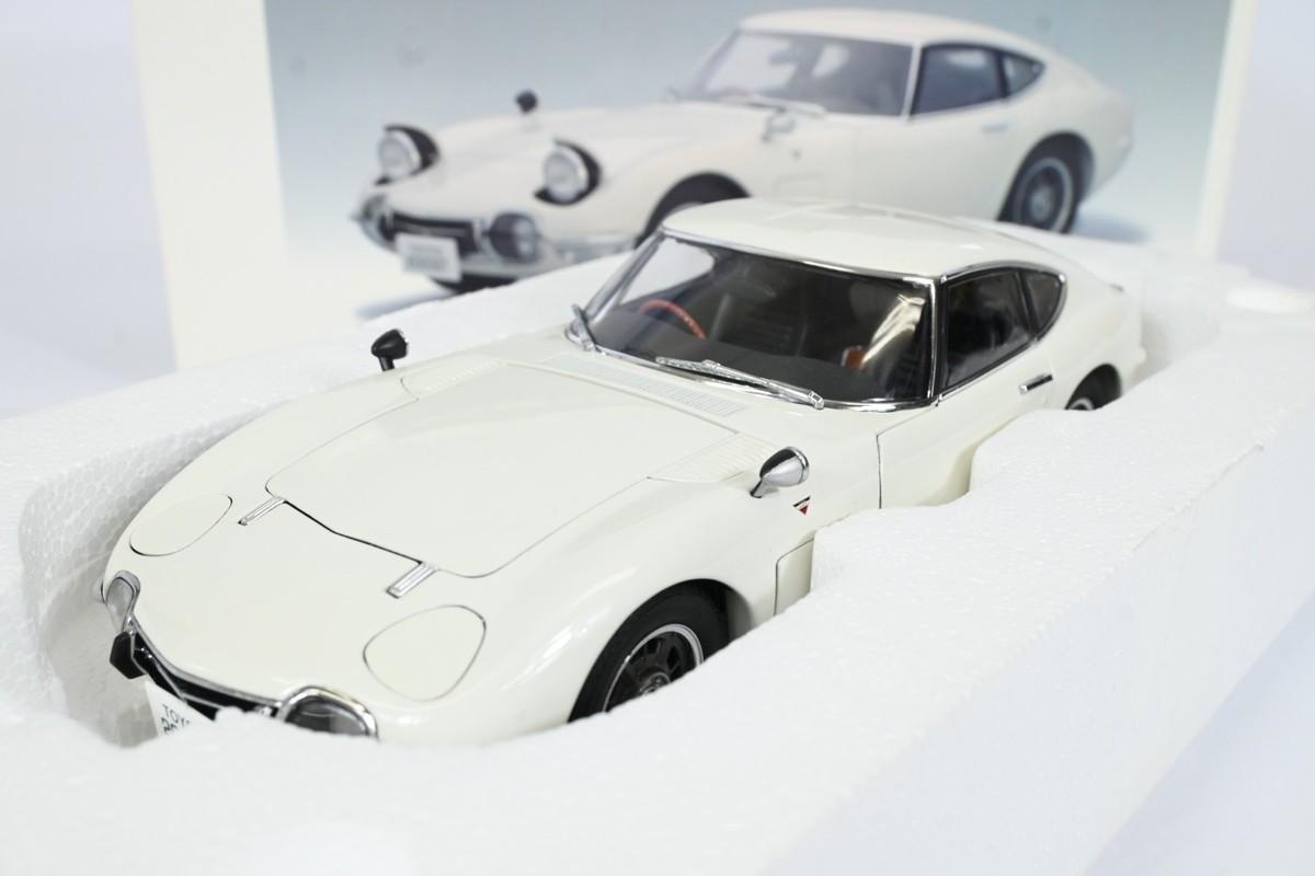 autoart 1/18 トヨタ 2000gt millennium AUTOart 1/18 Toyota 2000GT Coupe White Millennium Diecast Model