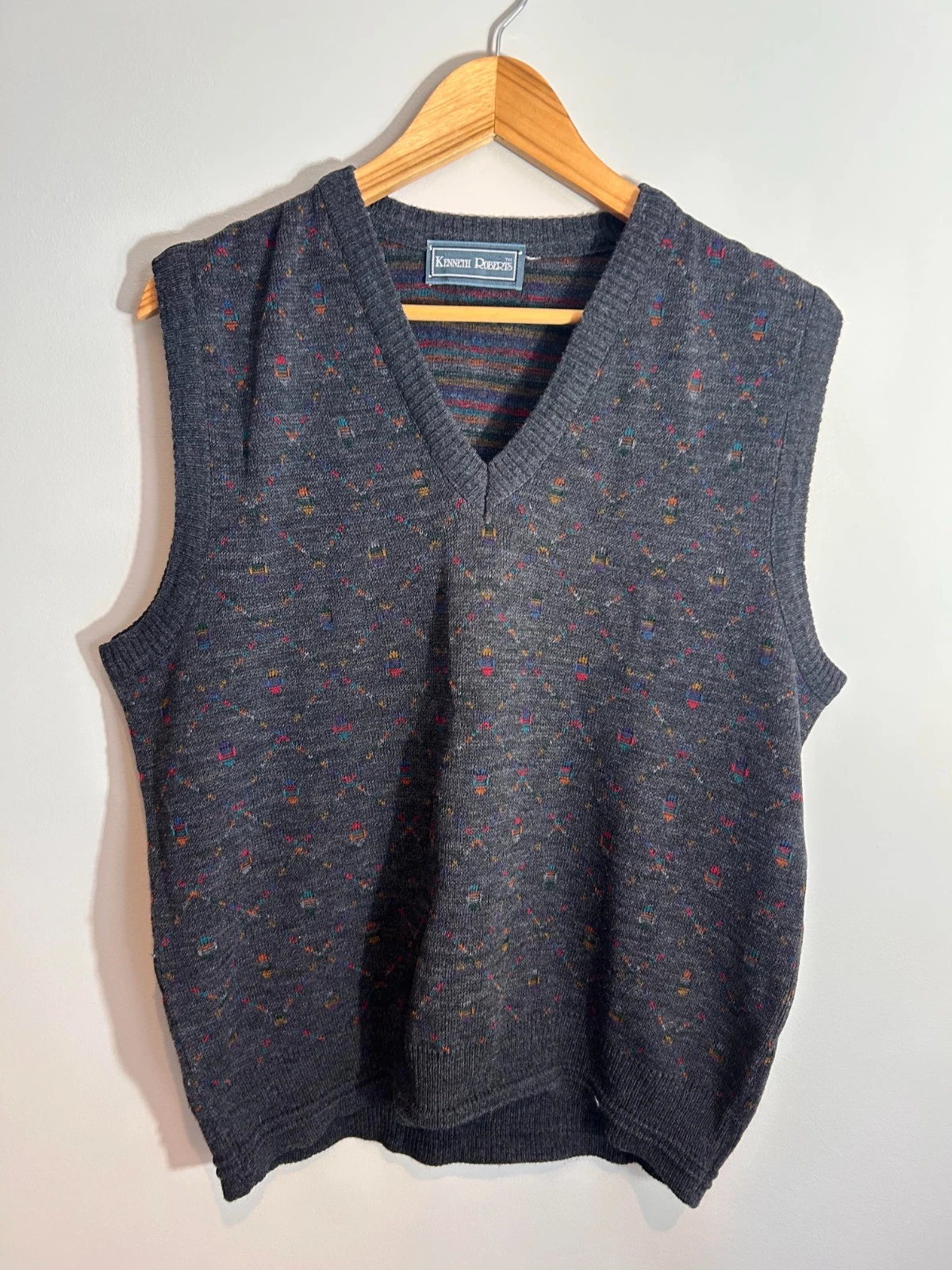 Kenneth Roberts Dark Gray V-Neck Knit Sweater Vest Colorful Speckled Pattern - product detail image 1