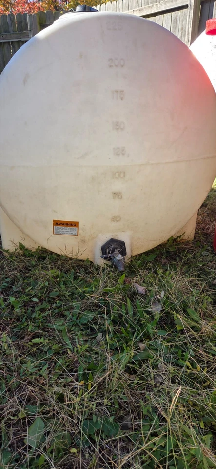 Резервуар для воды 225 галлонов бак полностью чистый внутри. Никаких пестицидов никогда - Изображение 4 из 4