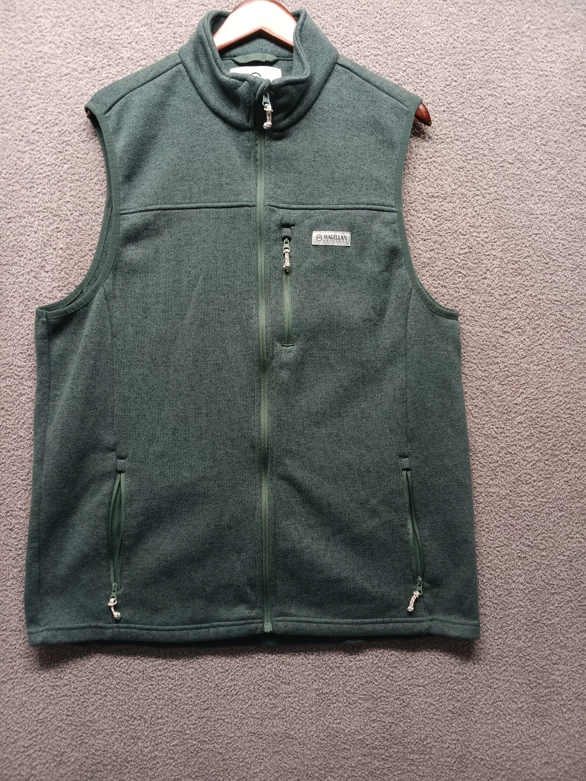 Magellan Outdoors Fleece Vest Men’s XL Classic Fit Green Zip Up Pockets Warm