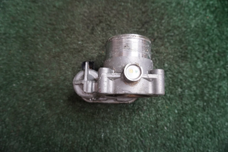 Corpo do acelerador 2015 2017 Volkswagen Jetta 1.8L fabricante de equipamento original 06K133062E - Imagem 3 de 4