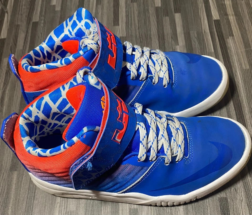 耐克 LeBron Air Akronite GS 4Y 白色蓝色橙色 819832-406 二手 状况良好 — 第 3/4 张图片