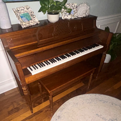 Everett Brown Upright Piano 88 Keys Wooden Finish with Matching Bench