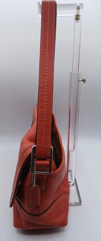 Cartera bandolera Coach vintage de cuero con solapa Hampton. Color naranja rojizo. Foto 2 de 4