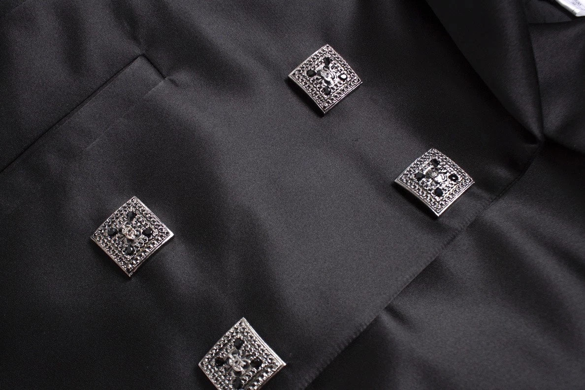 CHANEL Giacca di seta con bottoni decorati donna nera 38