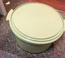 Tupperware Light green cake saver Round
