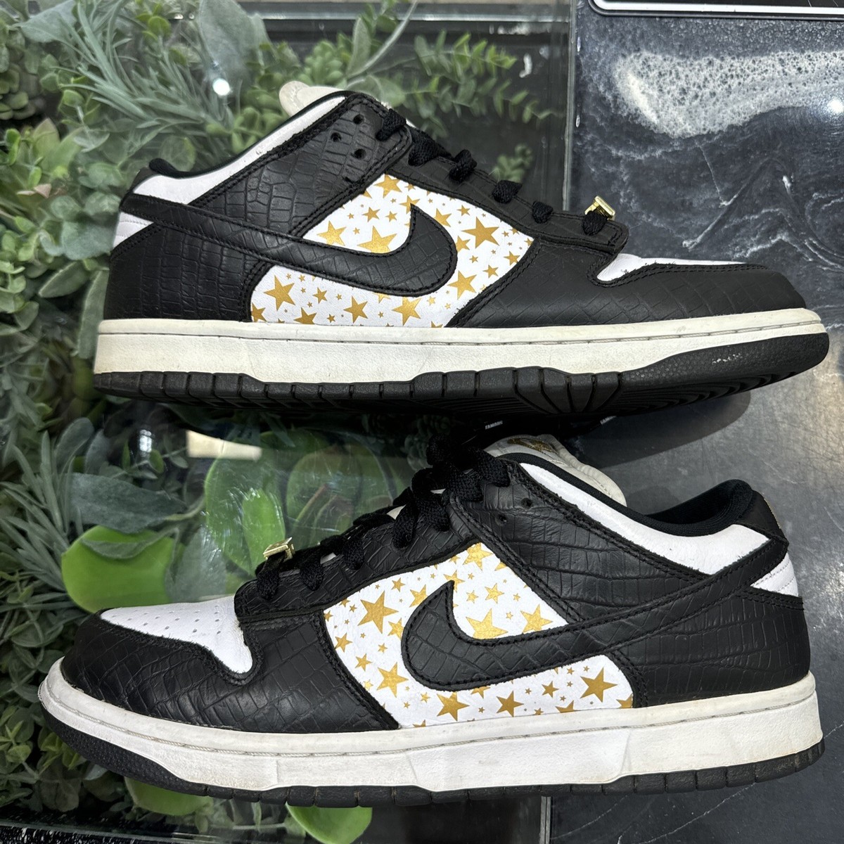 Size 10 - Nike SB Dunk Low Supreme Stars Black 2021 Used Size 10 - Nike SB Dunk Low Supreme Stars Black 2021 Used