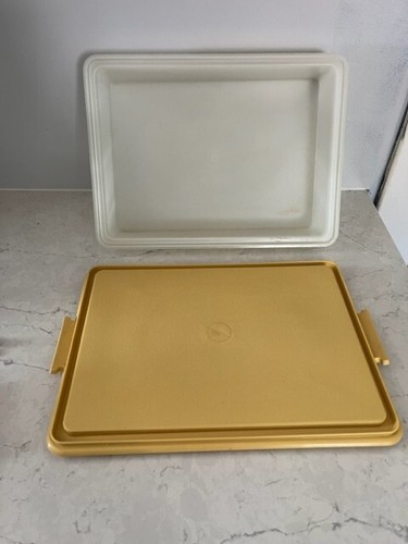 Vintage Tupperware Harvest Gold Rectangle 2 Piece Cake Carrier - Picture 2 of 3