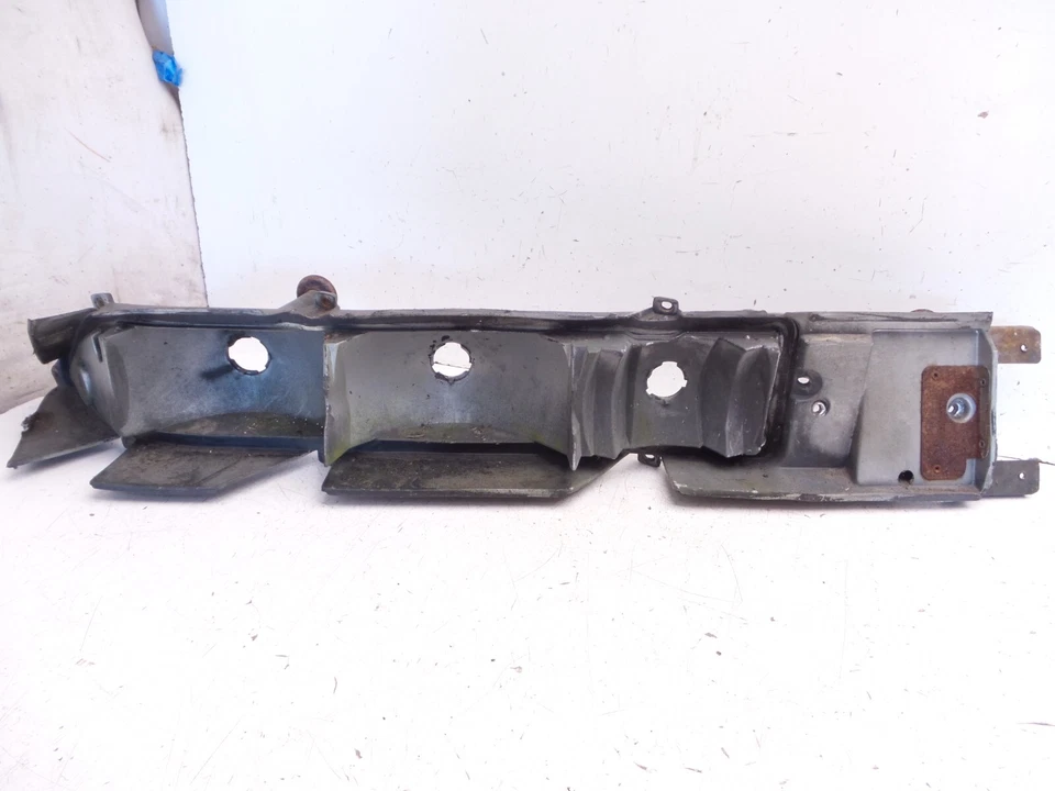 Par de soportes de luces traseras Camaro 78-81 originales GM 5969310 5969309 Foto 2 de 4