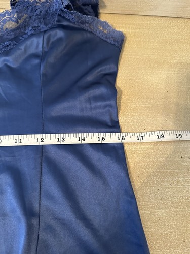 Vintage Leggs Slip Womens 34 Petite. 100% Nylon Full Slip Made in USA. - Picture 7 of 10