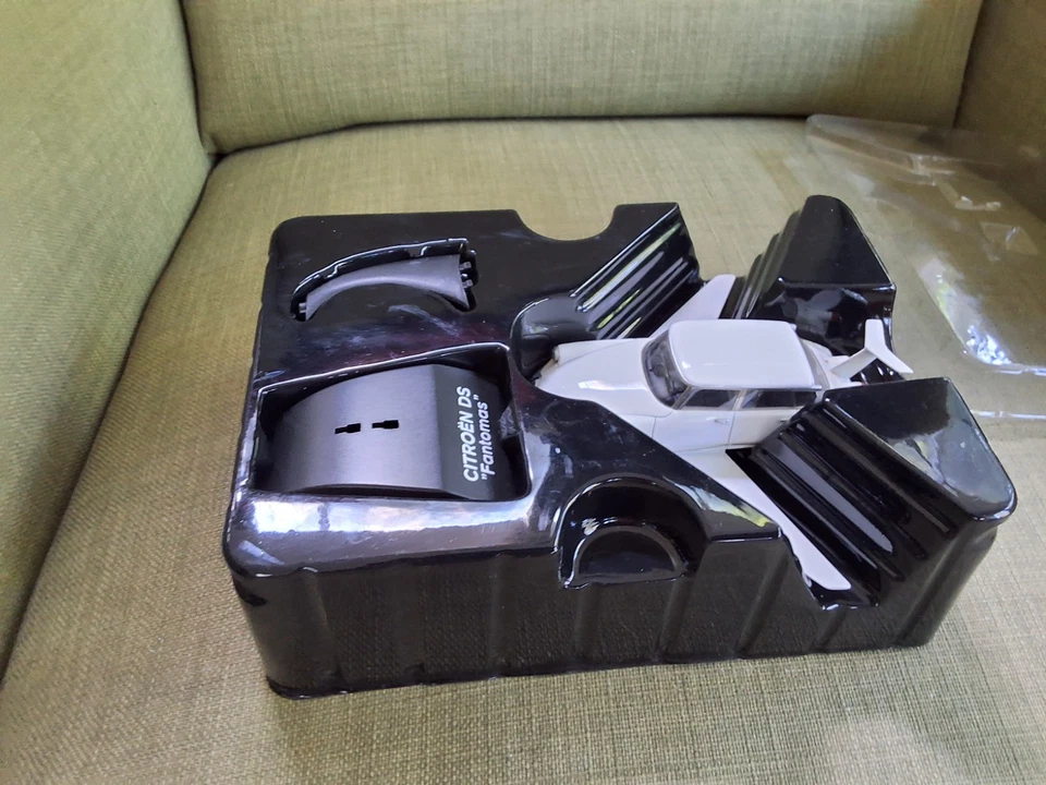 Citroen DS fantomas norev 1/43 - Immagine 2 di 4