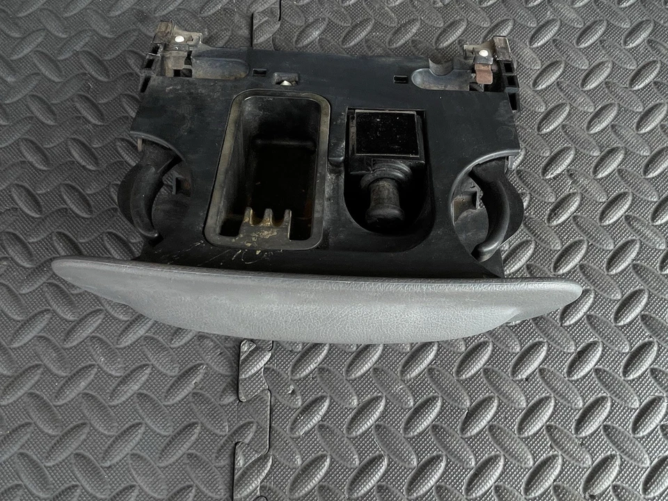 Cenicero Crown Victoria Grand Marquis 2003-2011 con soporte para taza extraíble gris Foto 3 de 4