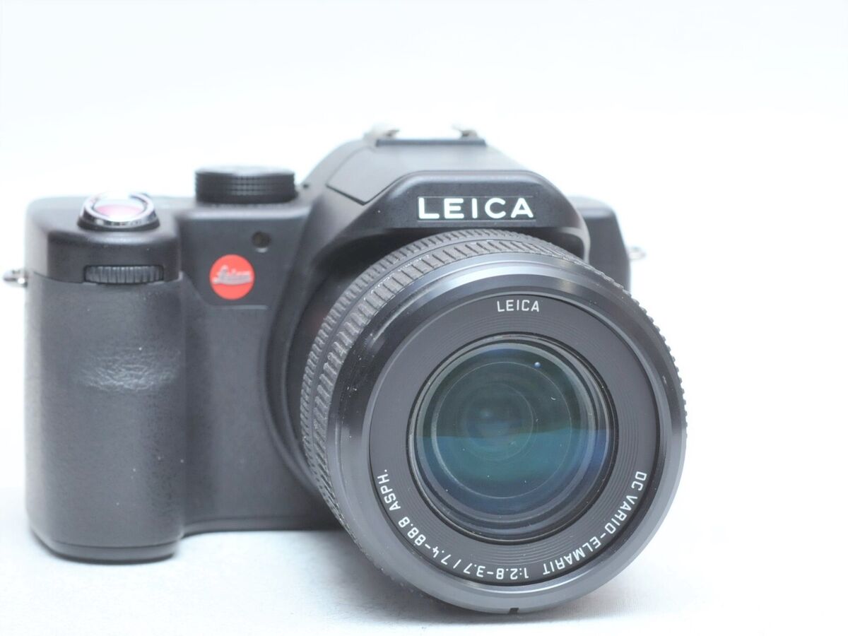 Leica V-LUX 1 10.1MP Digital Camera with 12x Optical Image Leica V-LUX 1 10.1MP Digital Camera with 12x Optical Image