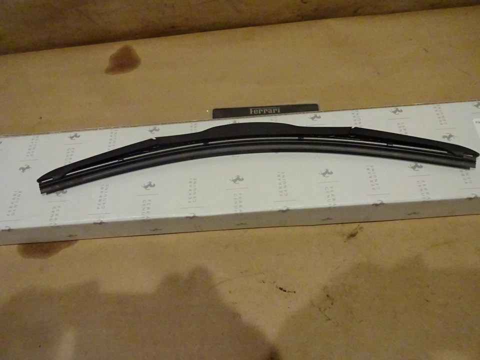 Ferrari California,FF, GTC4 - Passenger Side Wiper Blade - P/N 80843800 Foto 2 de 4