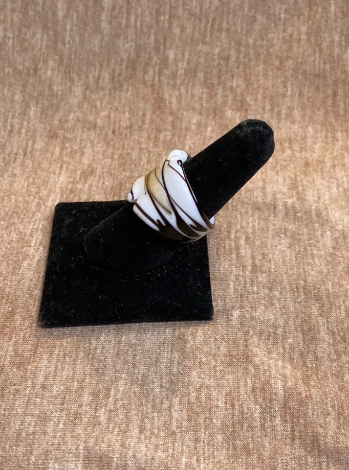 Anillo Acrílico Blanco Marrón Dorado Talla 7 C123-5 Foto 2 de 4