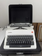 Olympia Traveller de Luxe Schreibmaschine Vintage Retro Weiss Case West Germany