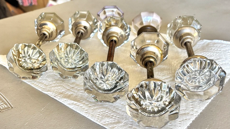 5 件古董 8 点套装,一个淡紫色,一个平顶玻璃门把手免费送货! — 第 3/4 张图片