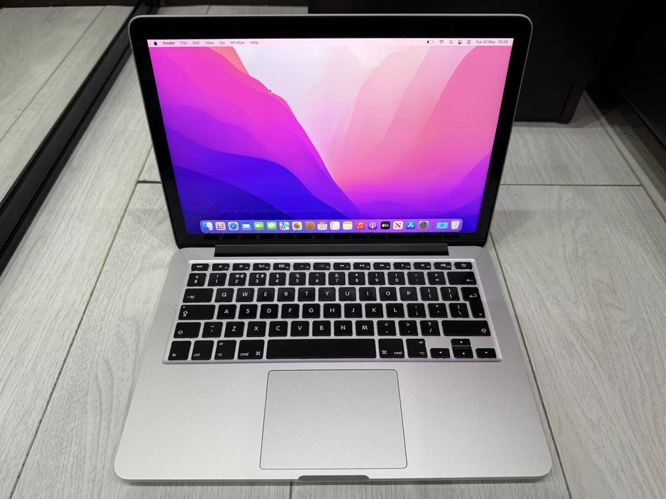 Apple MacBook Pro Retina 13.3" Early 2015 - 512GB SSD 16GB Ram - 3.1GHz Core i7 - Image 3 of 4