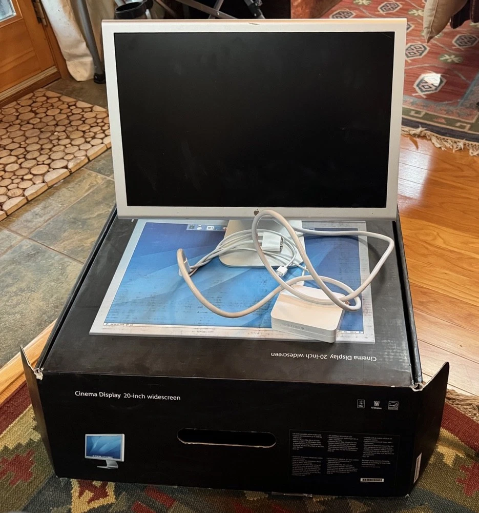 Apple Cinema Display 19 in-22.9 in Screen Computer Monitors for