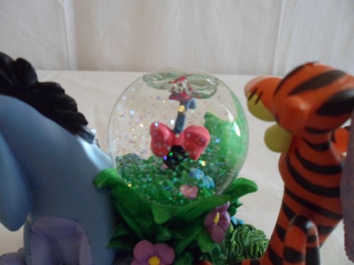 Disney Store (1995 Winnie The Pooh ) Snow-Globe Figurine TIGGER EEYOR BUTTERFLY - Picture 10 of 12