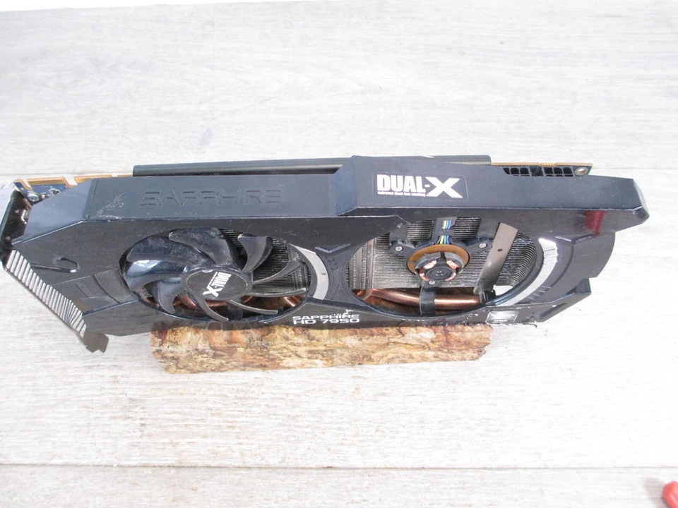 Sapphire AMD Radeon HD7950 X-Dual 3G, 3GB GDDR5 Graphics Card Parts or Repair - Image 2 of 4