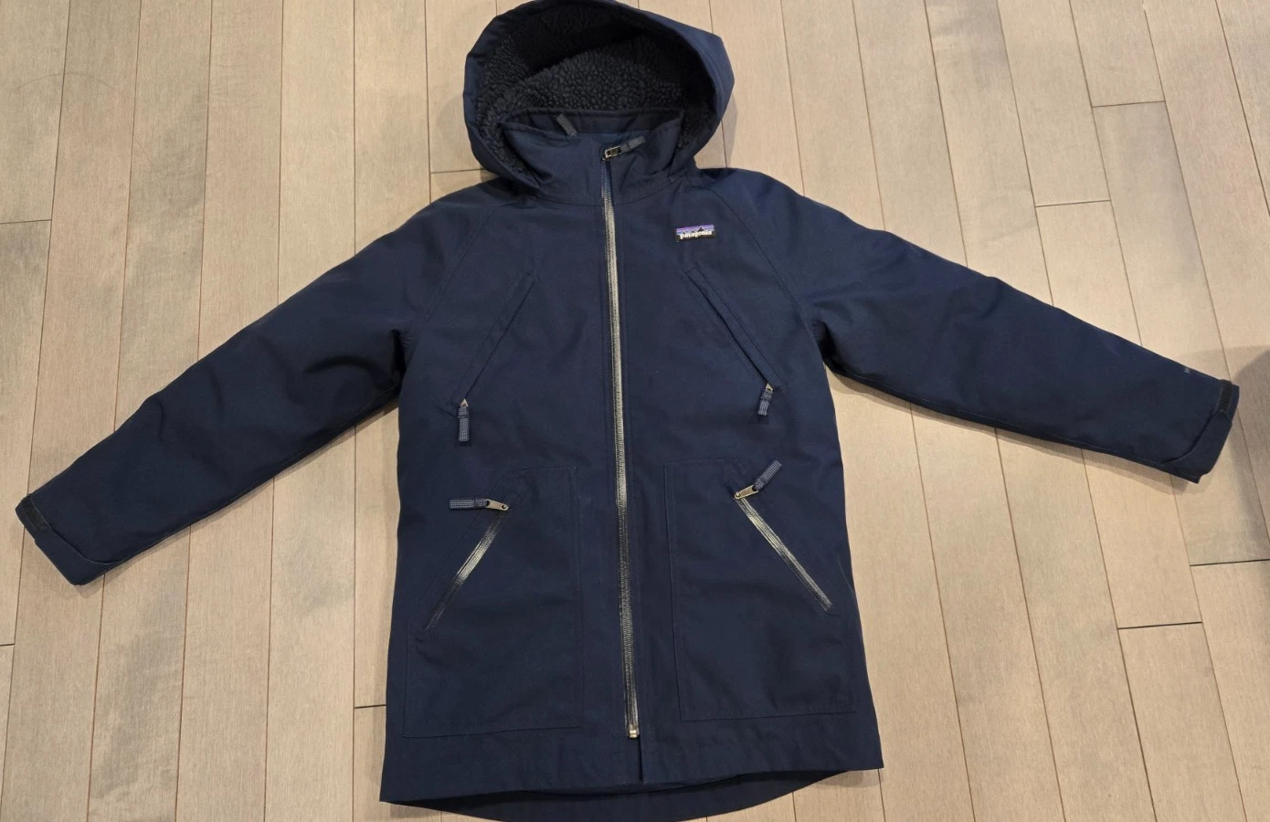 Patagonia Boy's Tres 3-in-1 Parka with Hood (Down filled) - Navy size Medium