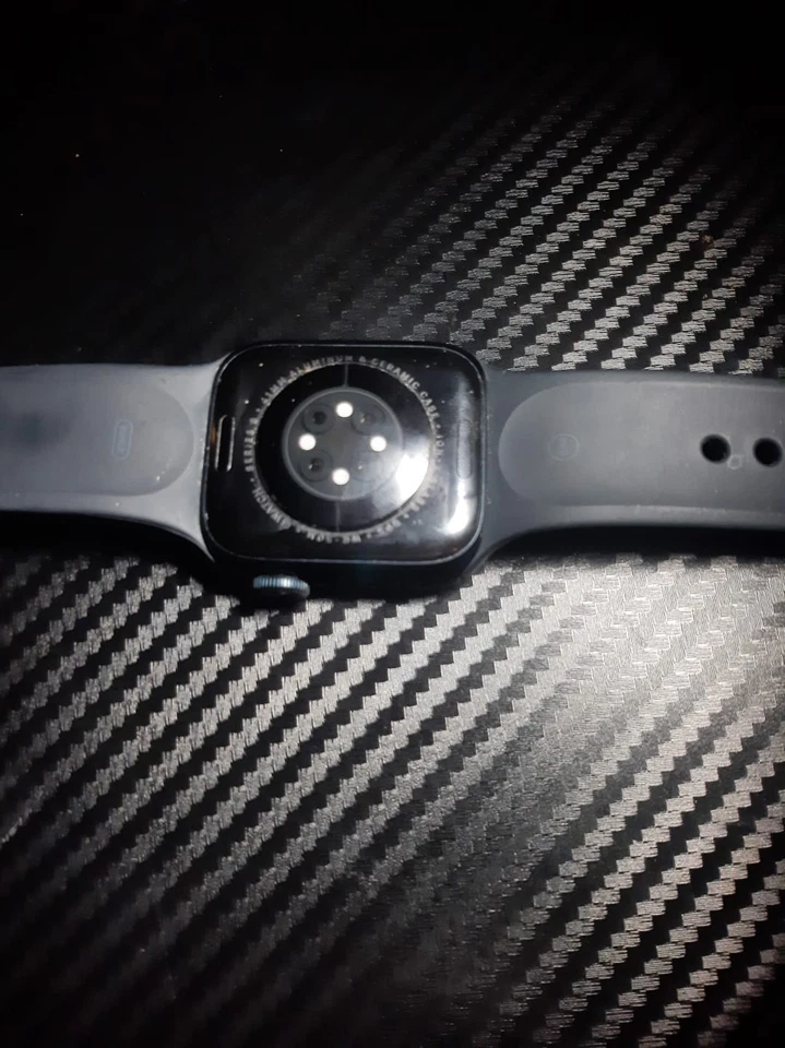 Apple Watch Series 8, photo 1 of 5