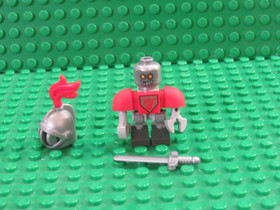 Lego Nexo Knights; Macy Bot Minifigure, nex049 From Set 70319 MB24