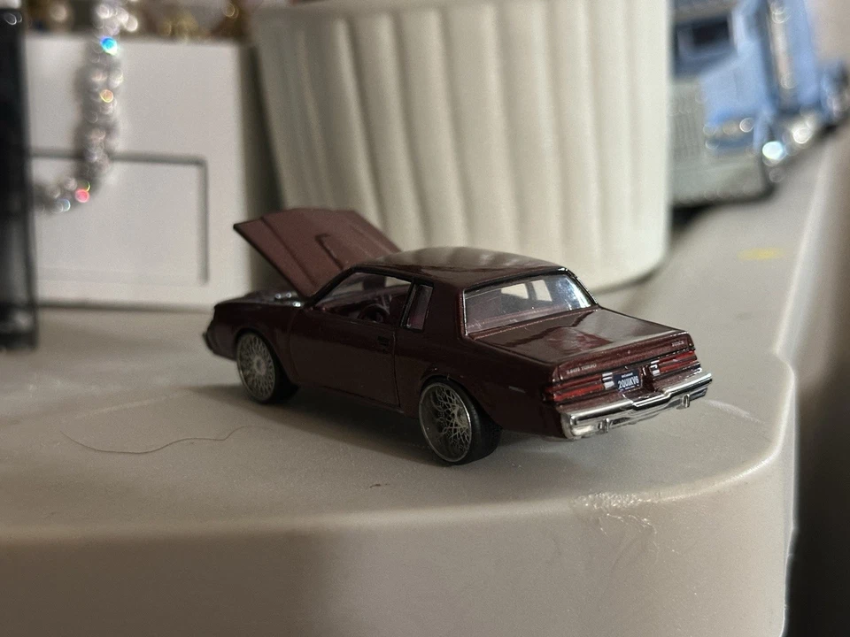 Johnny lighting 87 Buick Regal Custom 1/64 - Image 4 of 4