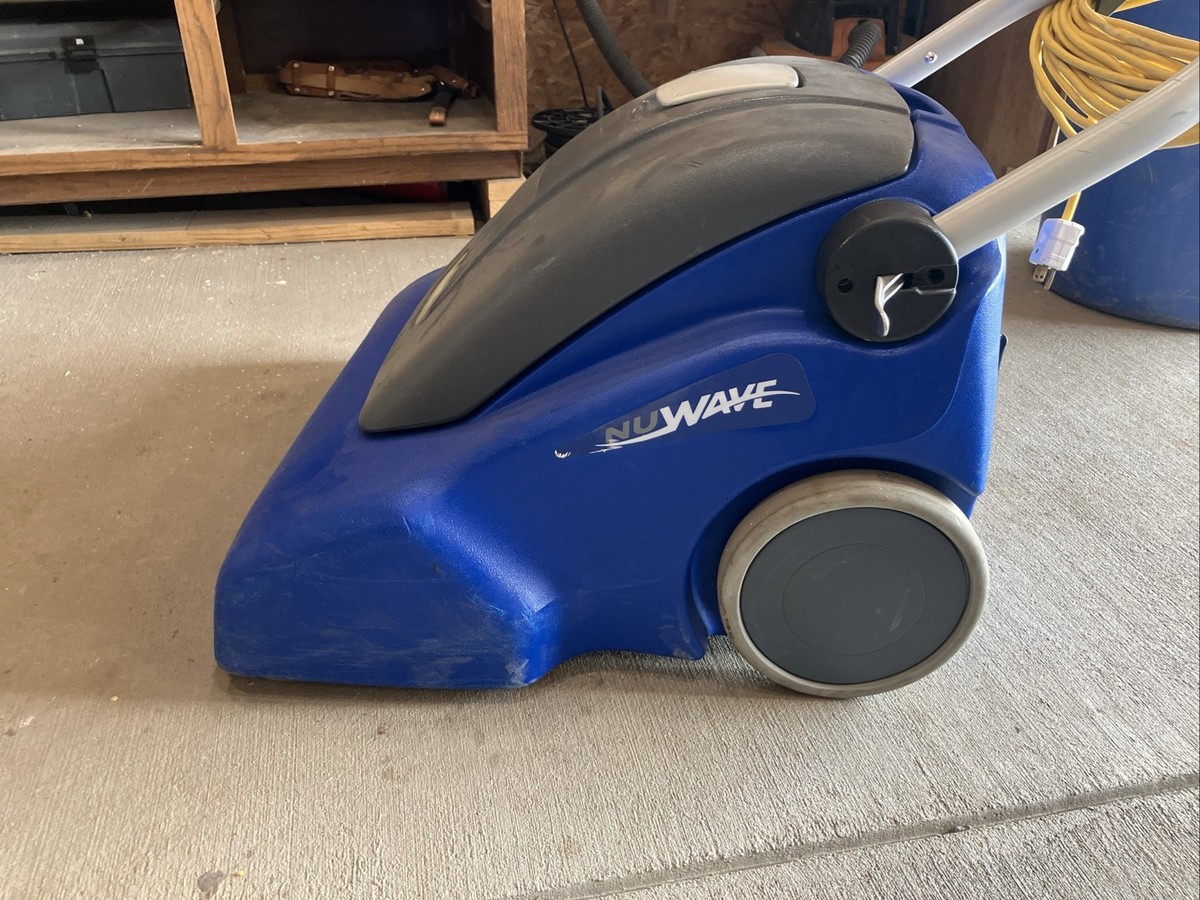 2x Windsor Nuwave Vacuums Very Clean Near Mint. Large Area