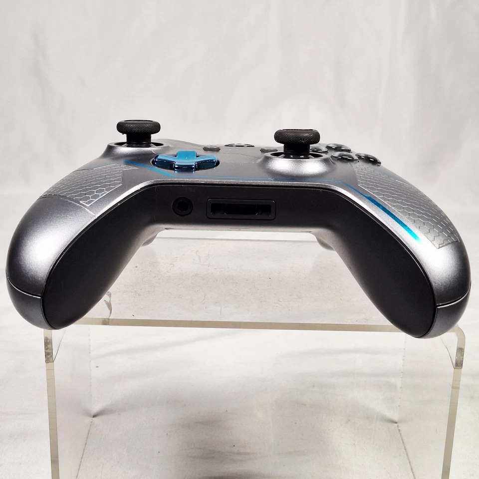 Genuine Microsoft Xbox One S/X Wireless Controller - Model 1697 - Halo 5 - Image 2 of 4