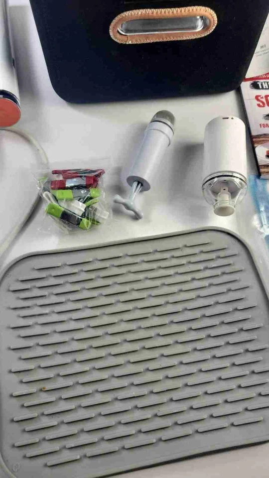 Joule Sous Vide By ChefSteps Slow Immersion Cooker Set - Vaccum Bags + Tank ++ - Image 2 of 4