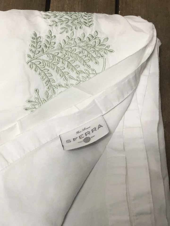 "Sábana plana SFERRA King blanco algodón percal verde bordado floral 102x110""" Foto 2 de 4