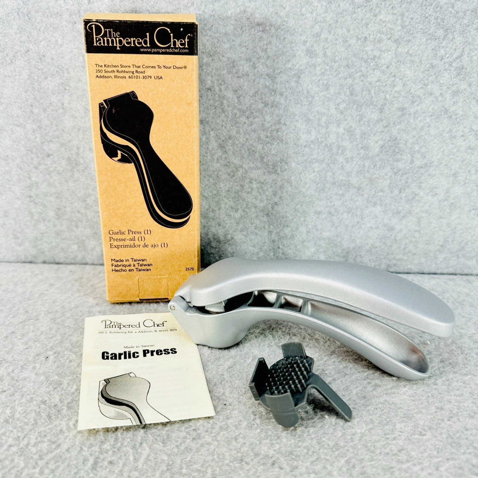 The Pampered Chef Garlic Press 2575 w Cleaning Tool in Box Utensil
