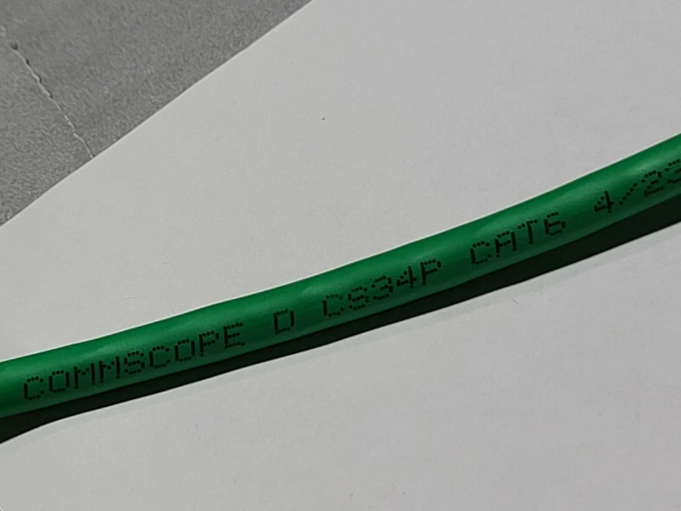 Cable de red Commscope CS34P 23/4P Cat6 U/UTP WebTrak Plenum CMP verde/100 pies Foto 2 de 4