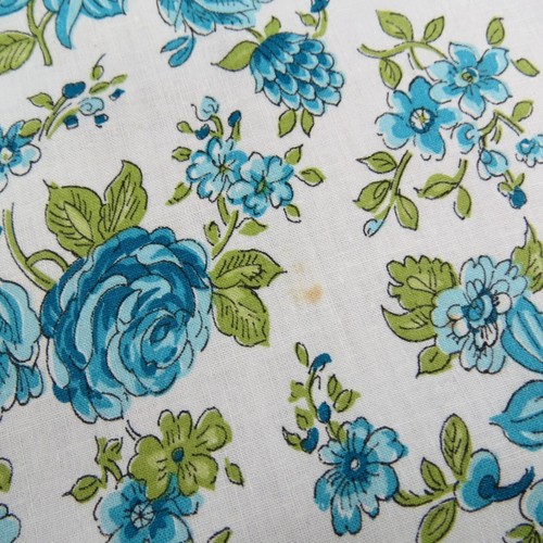 VINTAGE Lightweight Teal Blue White Rose Floral Cotton Fabric 7/8 yard - Picture 6 of 7